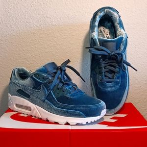 Nike AirMax, size 8.5, Ash Green.